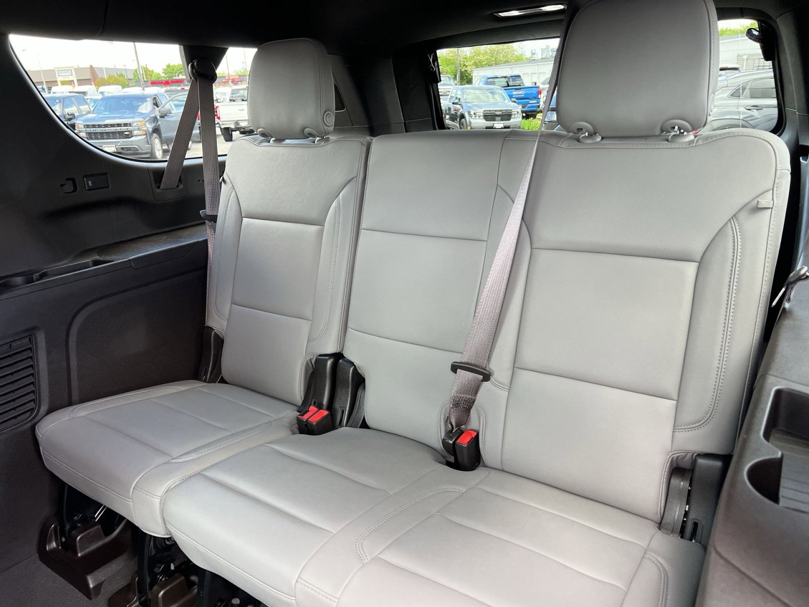 Used 2023 Chevrolet Suburban Z71 w/ Z71 Off-Road Package AWD/4WD image 34