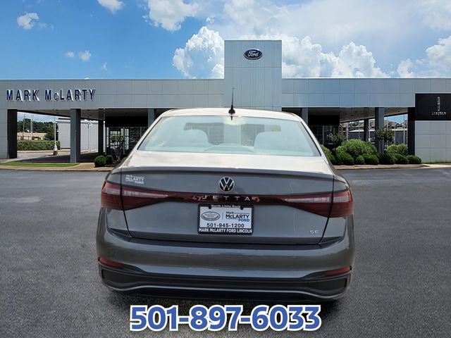 Used 2025 Volkswagen Jetta SE FWD image 4