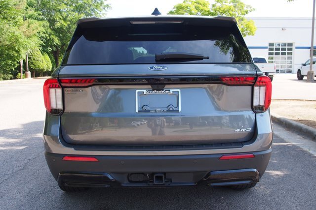 Certified 2025 Ford Explorer ST-Line w/ Premium Package AWD/4WD image 6
