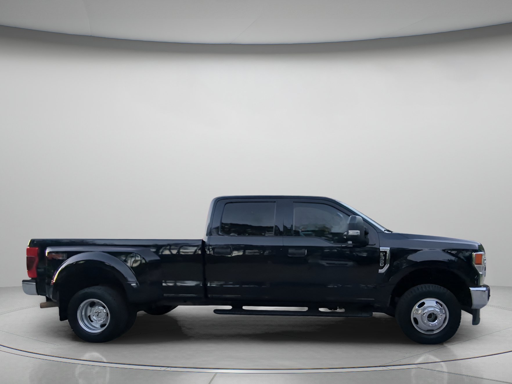Certified 2020 Ford F350 XLT w/ XLT Value Package AWD/4WD image 32