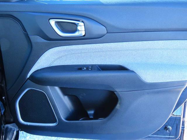 Used 2024 Jeep Compass Latitude image 23