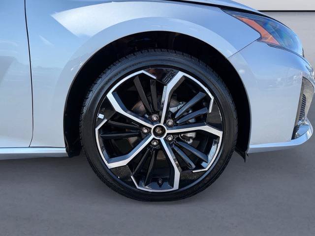 Used 2024 Nissan Altima 2.5 SR FWD image 9