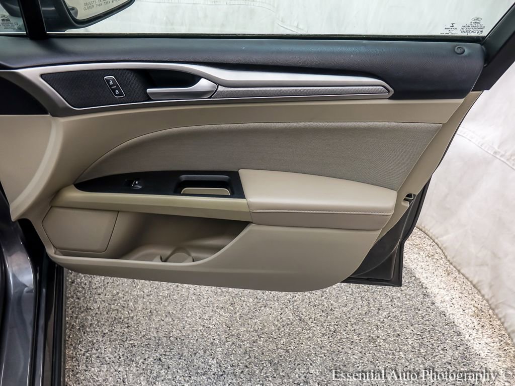 Certified 2018 Ford Fusion SE w/ Fusion SE Technology Package FWD image 24