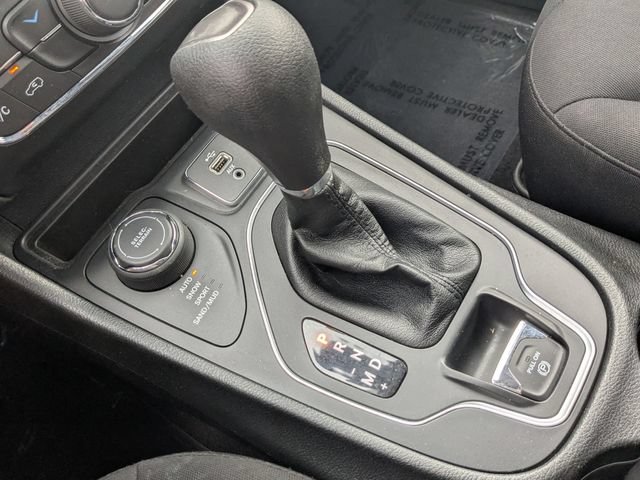 Used 2019 Jeep Cherokee Latitude w/ Popular Appearance Group AWD/4WD image 18