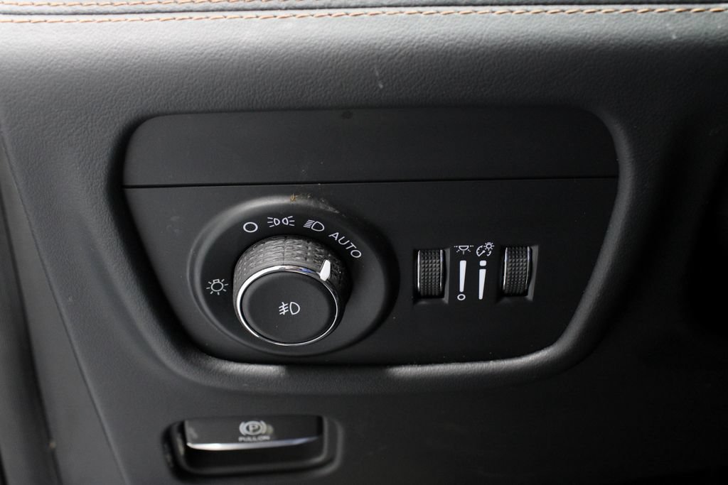 Used 2024 Jeep Grand Cherokee Summit AWD/4WD image 28
