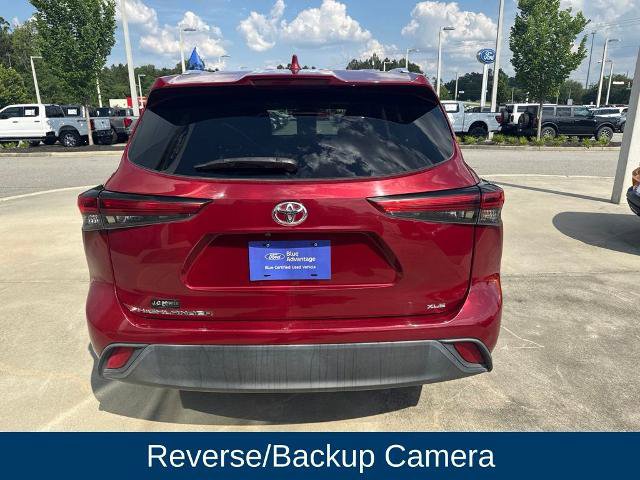 Used 2022 Toyota Highlander XLE FWD image 6