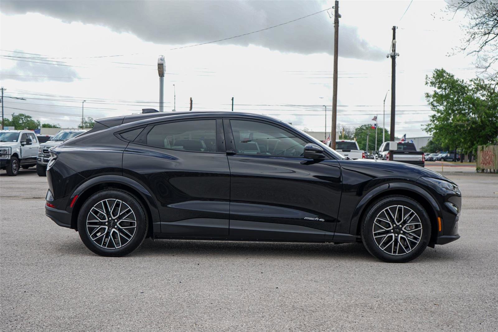 Certified 2025 Ford Mustang Mach-E Premium AWD/4WD image 2