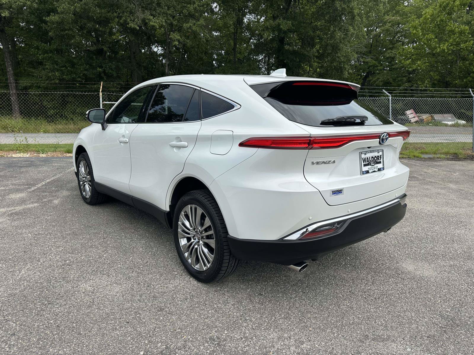 Used 2023 Toyota Venza Limited AWD/4WD image 4