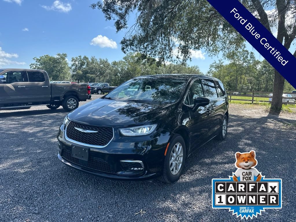 Used 2024 Chrysler Pacifica Touring-L FWD image 1