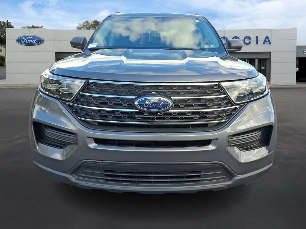 Certified 2022 Ford Explorer XLT AWD/4WD image 2