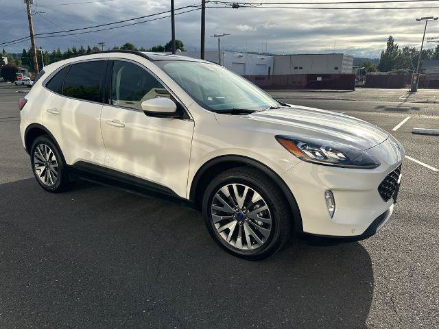 Certified 2022 Ford Escape Titanium w/ Class II Trailer Tow Package AWD/4WD image 9