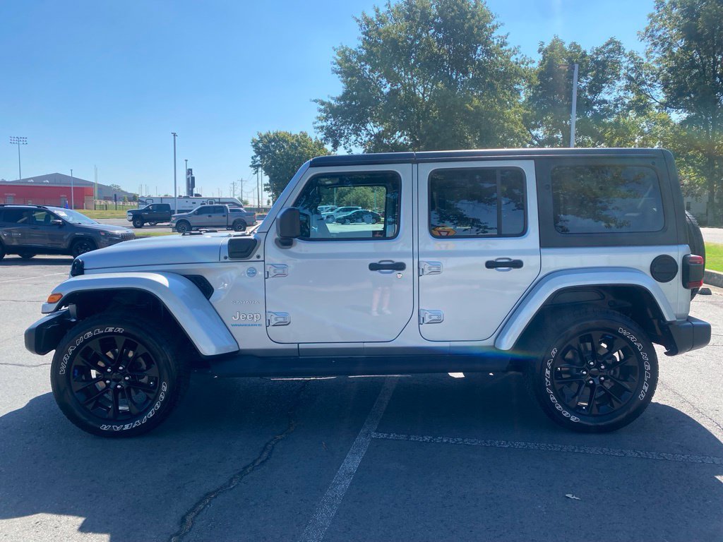 Used 2023 Jeep Wrangler Unlimited Sahara AWD/4WD image 4