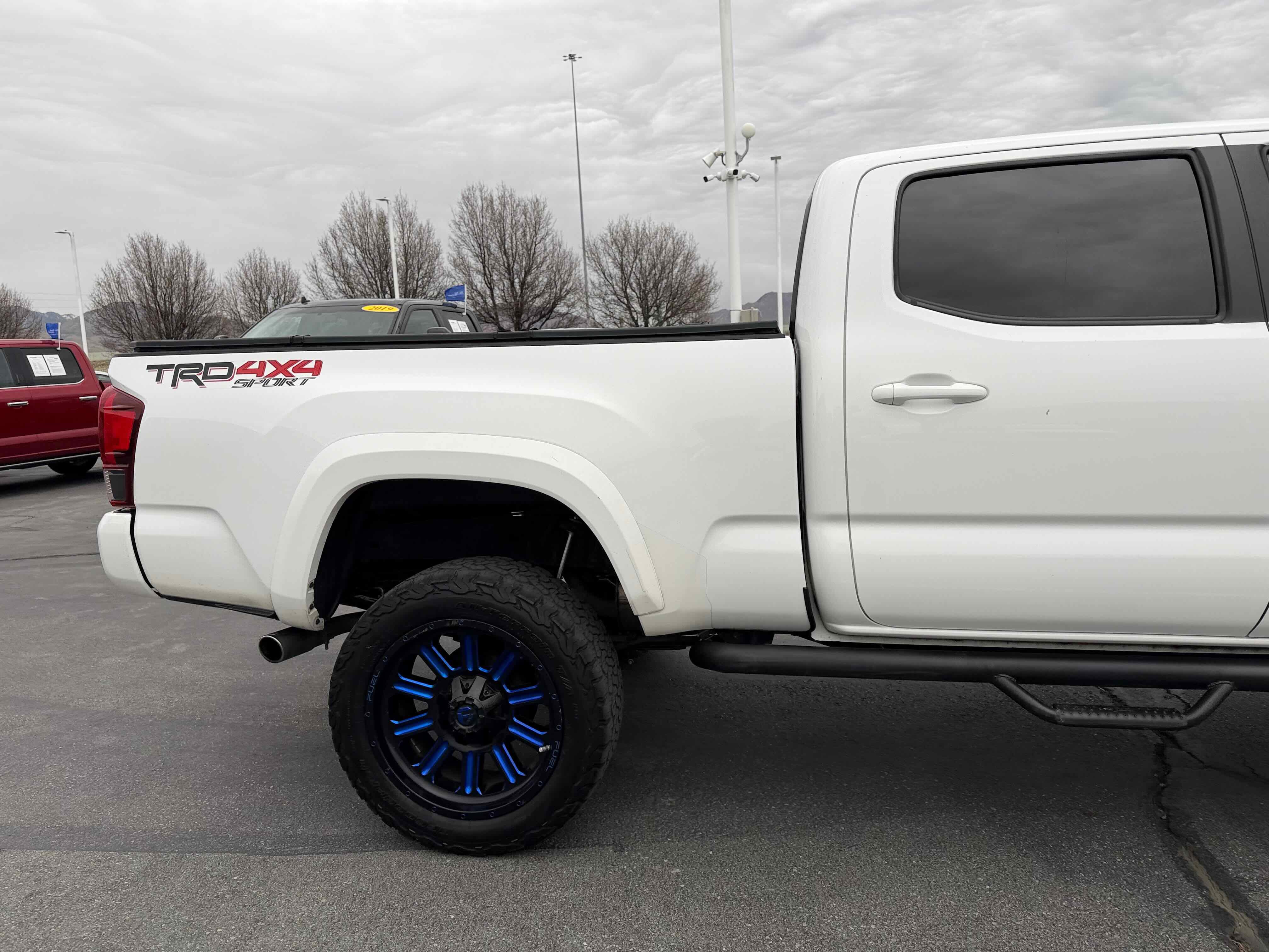 Used 2019 Toyota Tacoma TRD Sport image 8