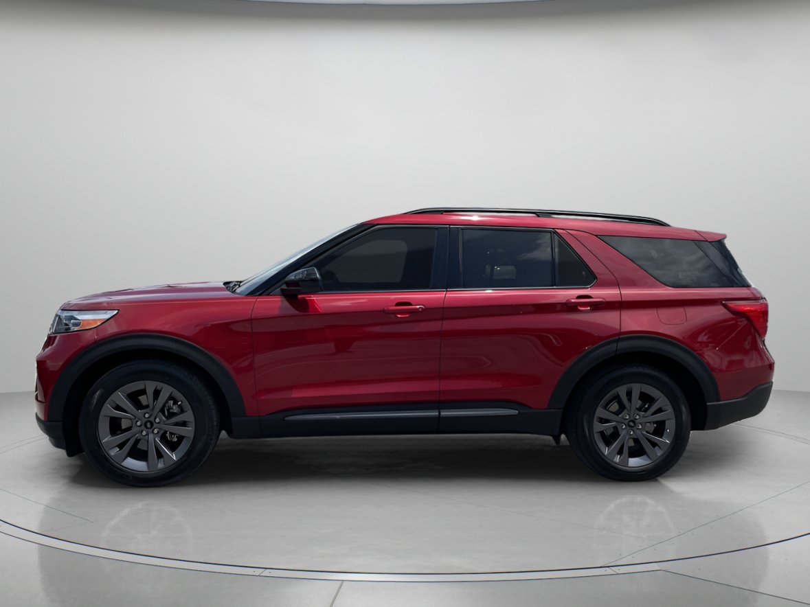 Certified 2024 Ford Explorer XLT w/ Equipment Group 202A RWD image 5