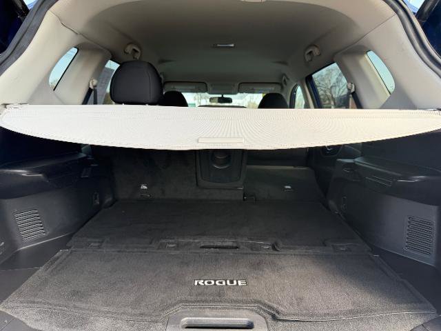 Used 2017 Nissan Rogue SV w/ SV Premium Package AWD/4WD image 14