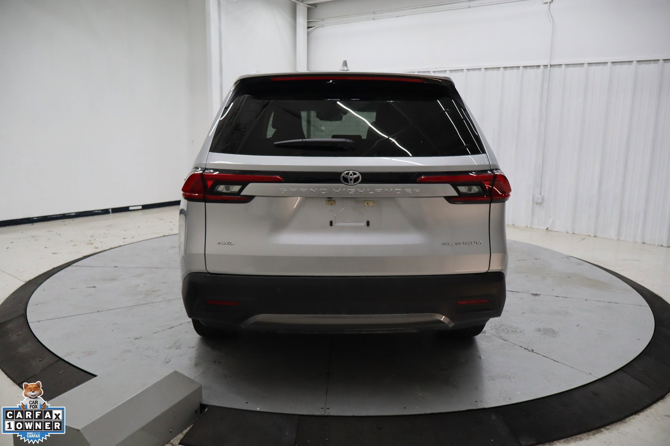 Used 2024 Toyota Grand Highlander AWD image 4