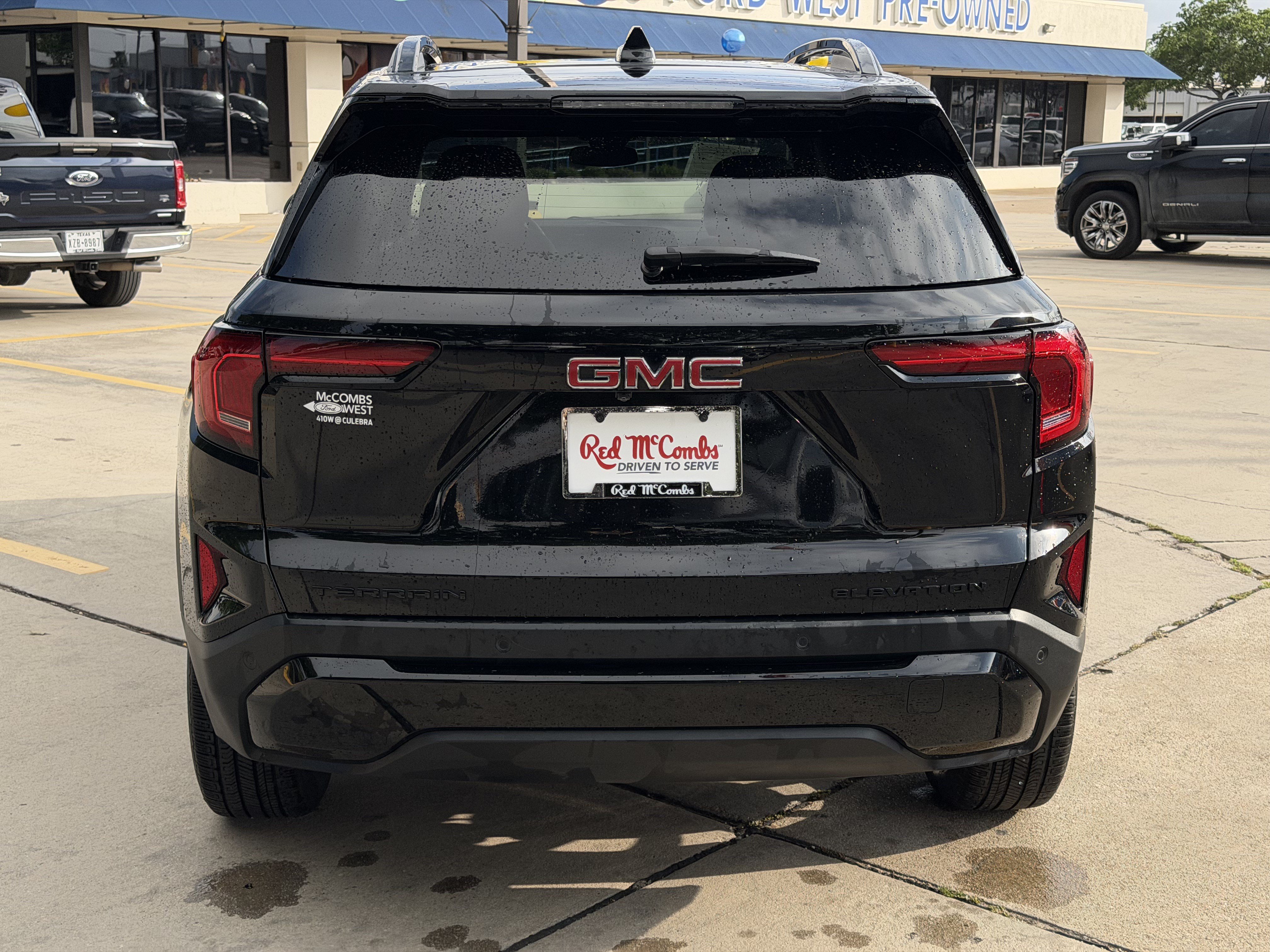 Used 2026 GMC Terrain Elevation w/ Elevation Premium Package FWD image 9