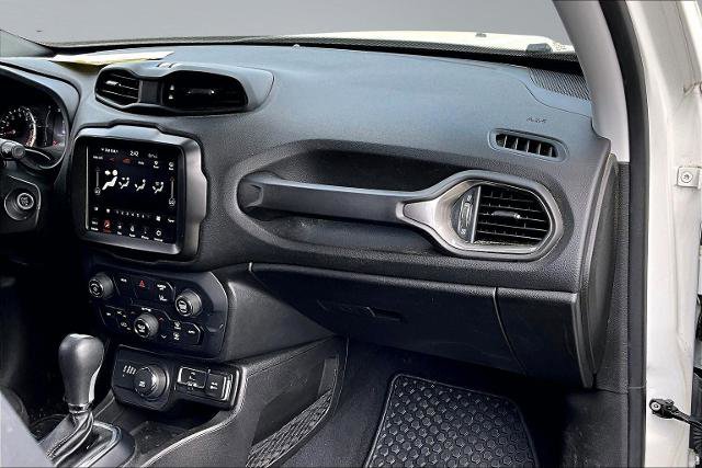 Used 2023 Jeep Renegade Latitude AWD/4WD image 17