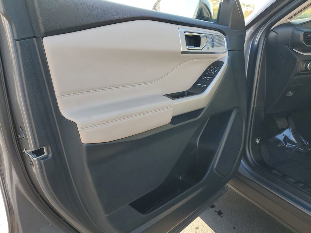 Certified 2024 Ford Explorer XLT w/ Equipment Group 202A image 6