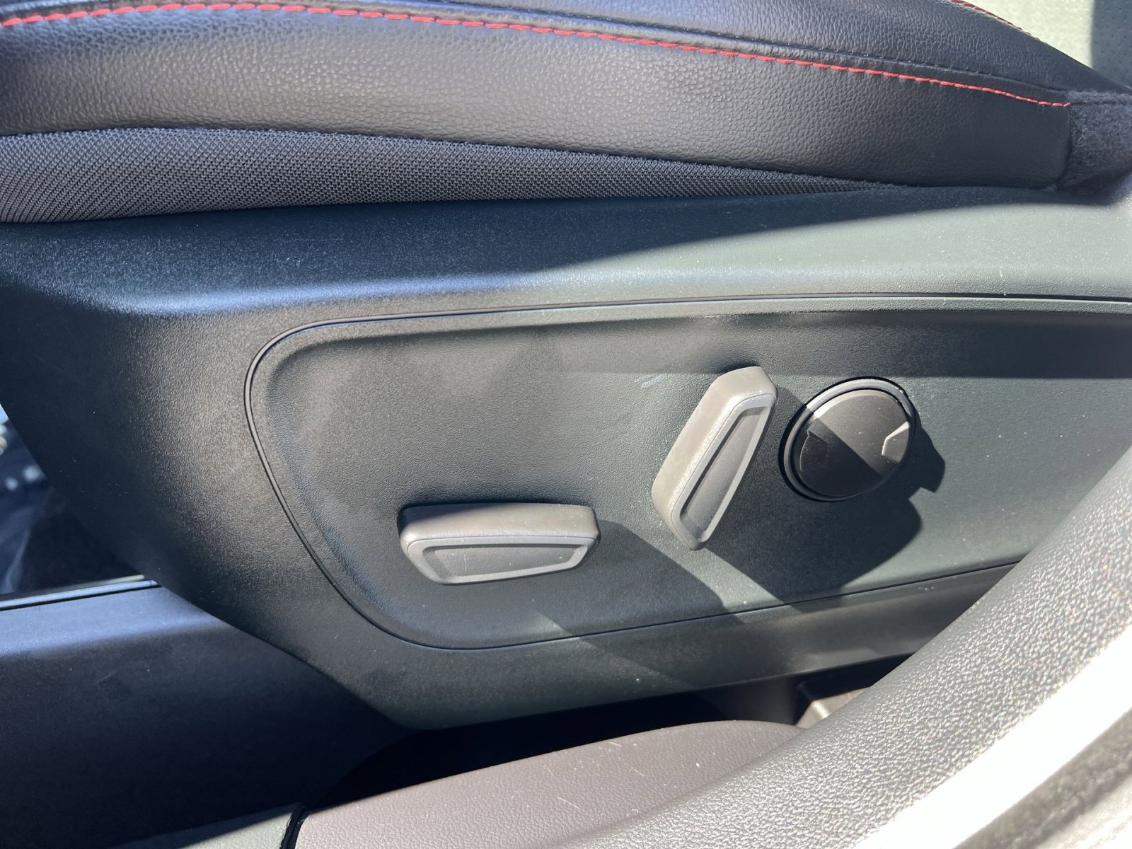 Certified 2022 Ford Escape SEL w/ SEL Stealth AWD Package image 14