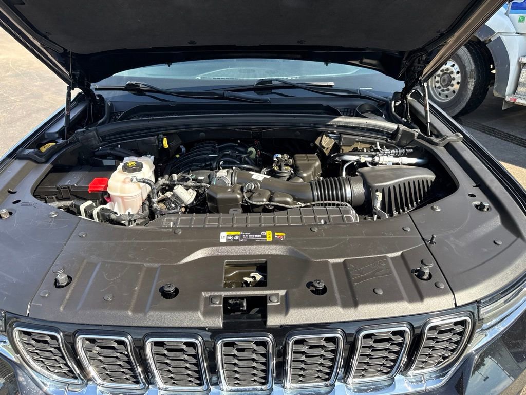 Used 2023 Jeep Grand Cherokee Limited AWD/4WD image 41
