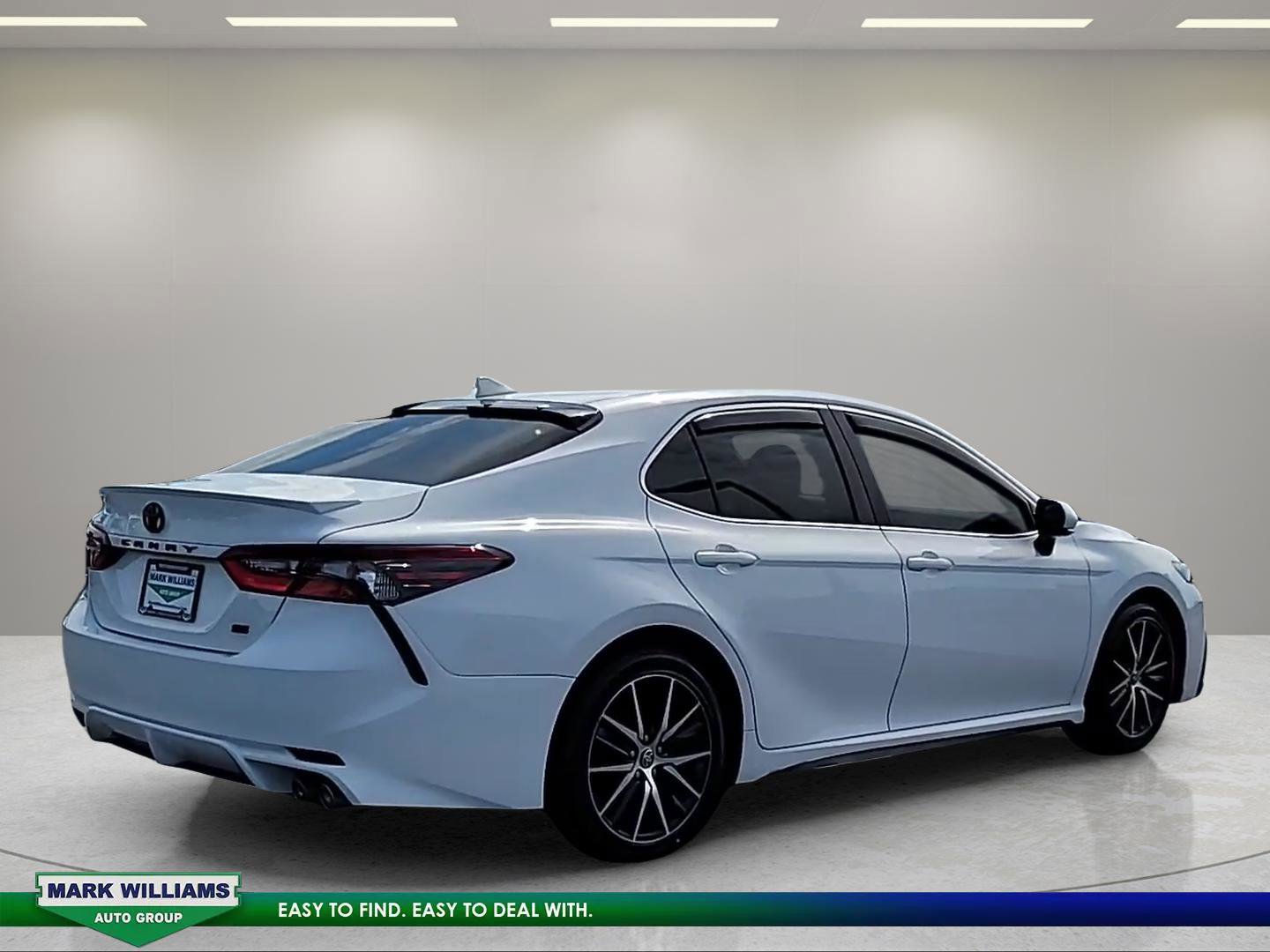 Used 2023 Toyota Camry SE image 5