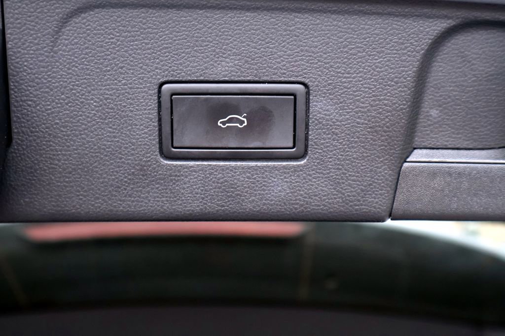 Used 2025 Volkswagen Atlas SE FWD image 23