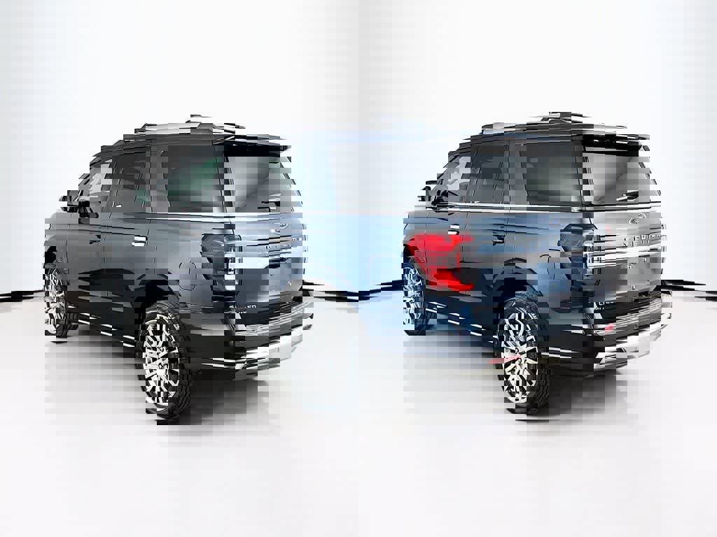 Certified 2022 Ford Expedition Limited image 3