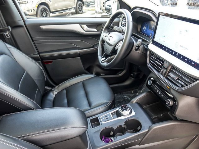Certified 2025 Ford Escape Platinum AWD/4WD image 32
