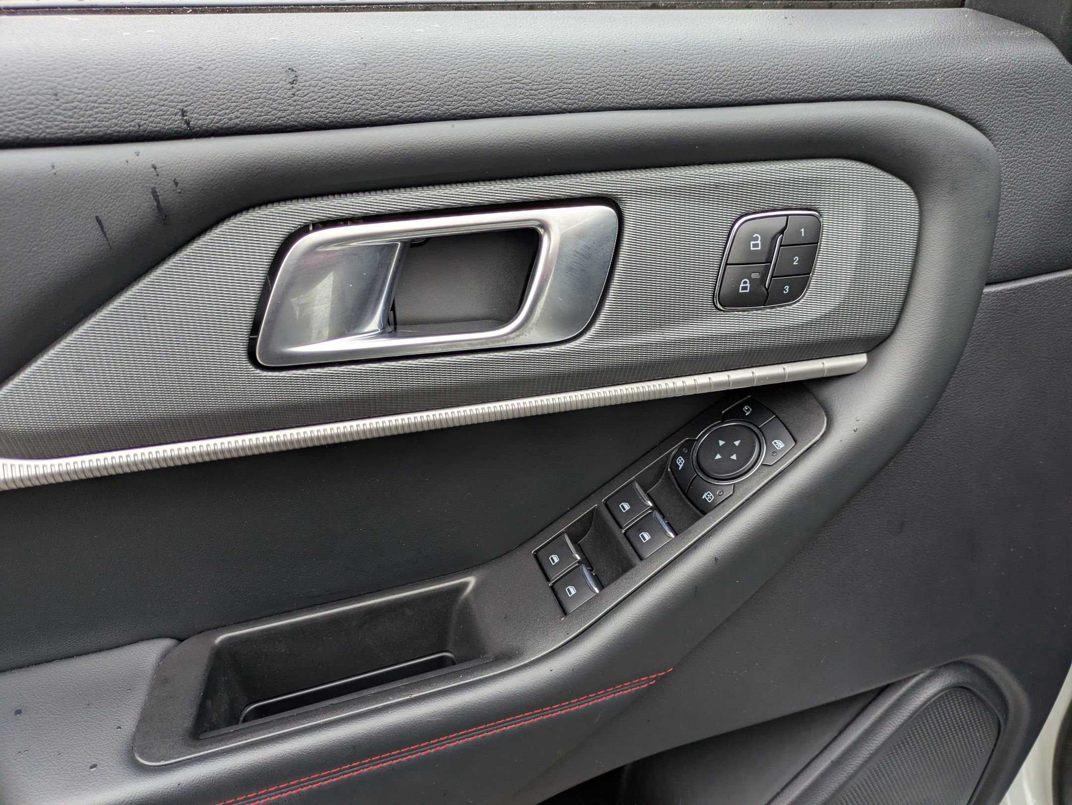 Certified 2025 Ford Explorer ST-Line w/ Premium Package image 17