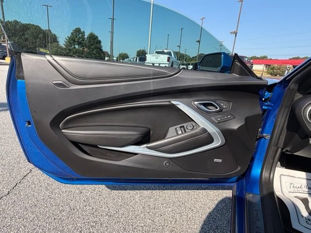 Used 2017 Chevrolet Camaro SS RWD image 9