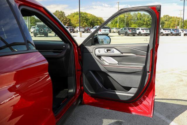 Certified 2025 Ford Explorer ST image 38