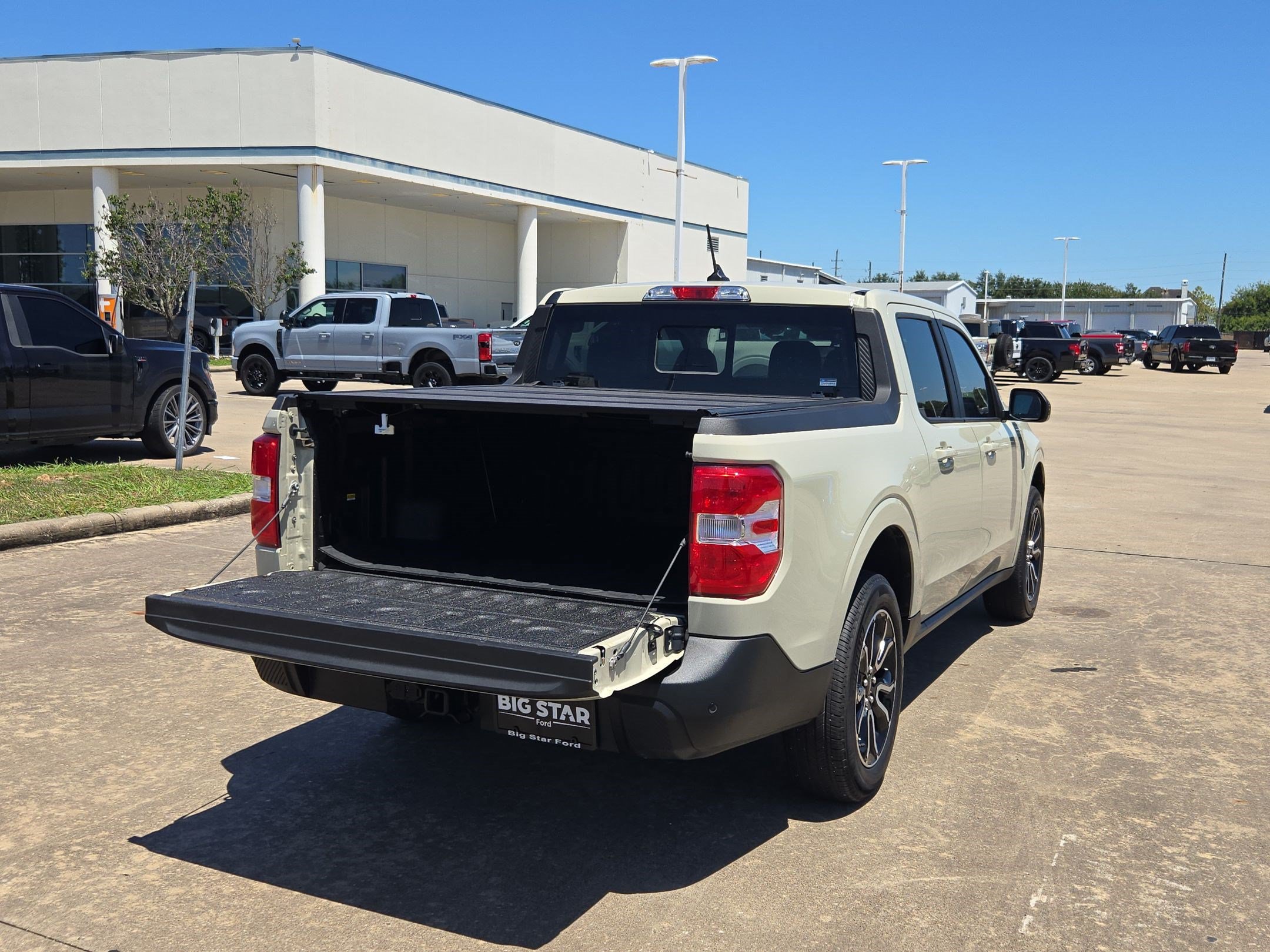 Certified 2024 Ford Maverick Lariat w/ 4K Tow Package AWD/4WD image 56