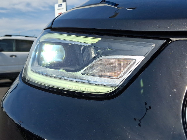 Used 2026 Chrysler Pacifica Limited FWD image 11