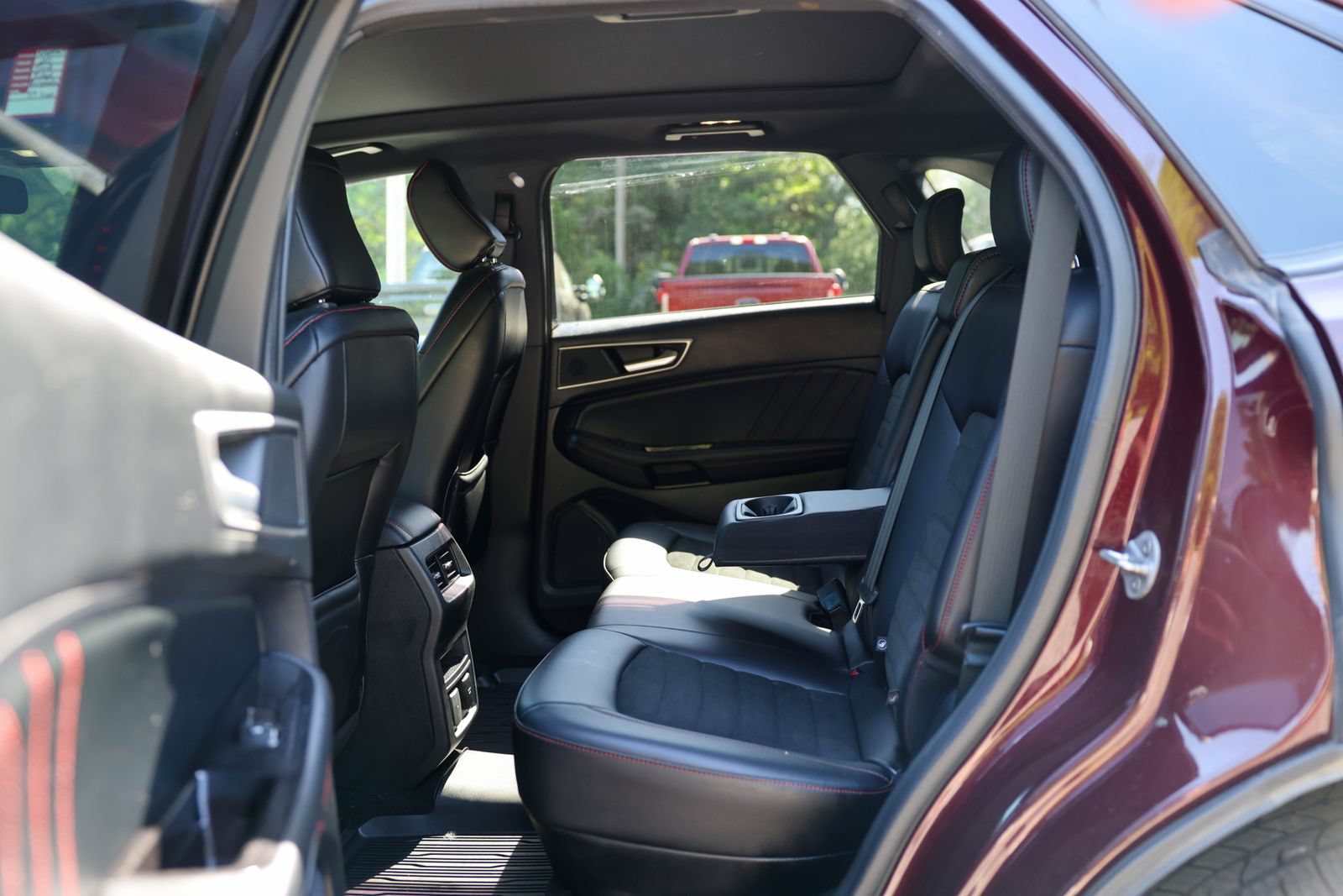 Certified 2020 Ford Edge ST-Line w/ Cold Weather Package AWD/4WD image 15