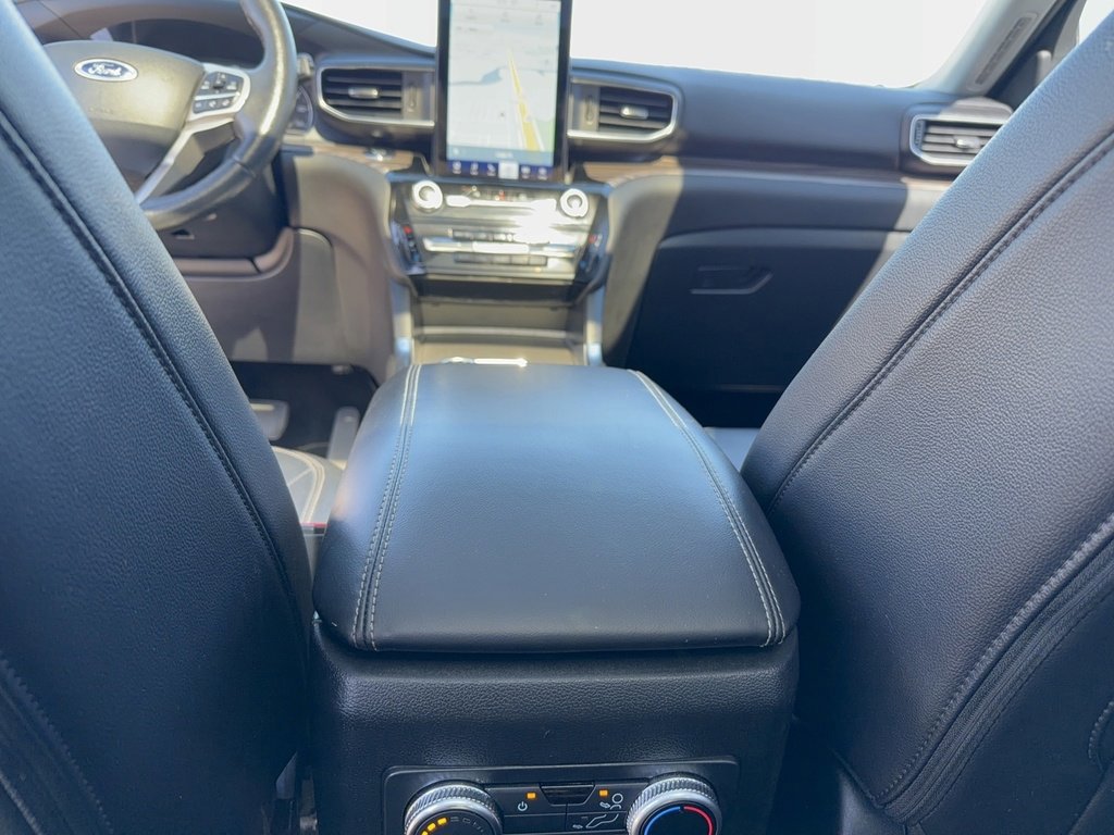 Certified 2022 Ford Explorer Limited w/ Limited Technology Package image 32