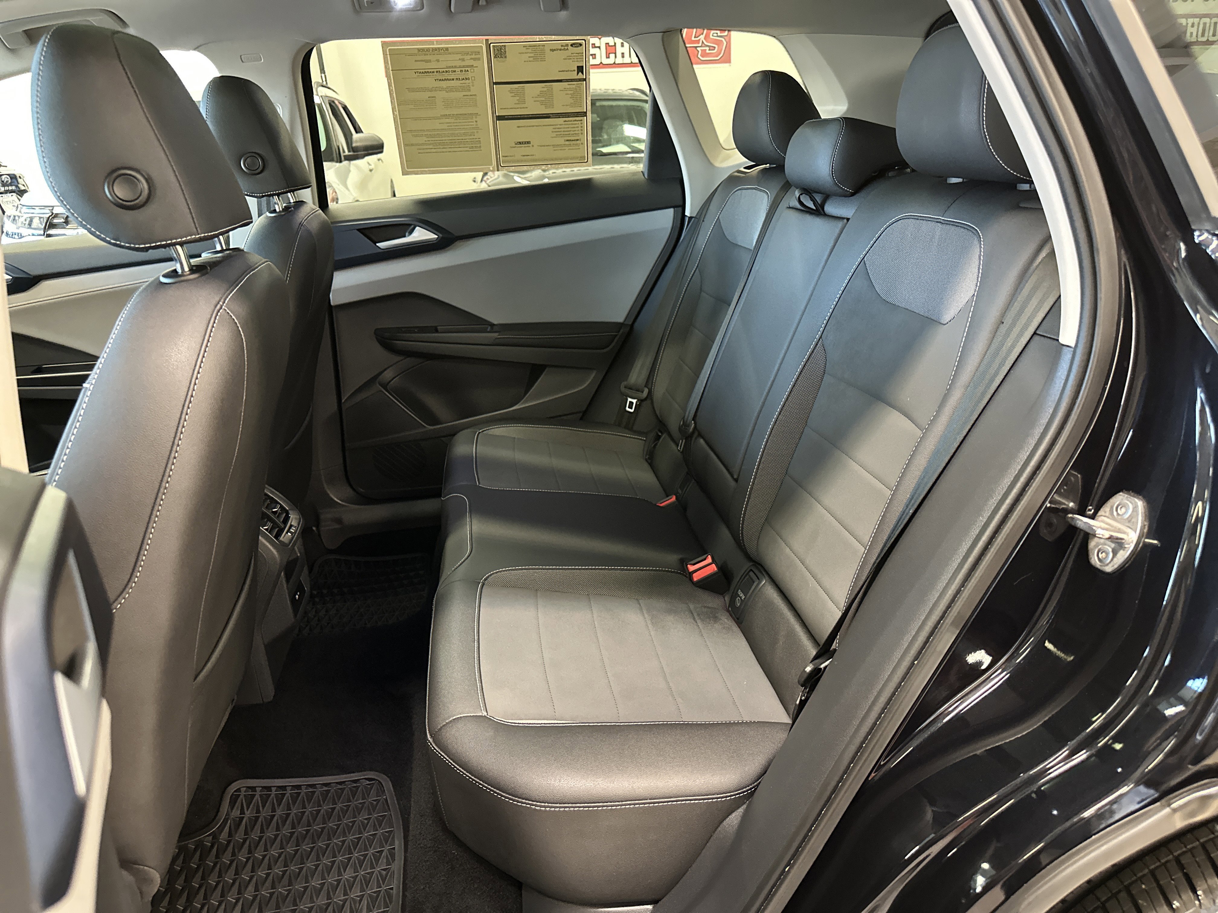 Used 2024 Volkswagen Taos SE image 15