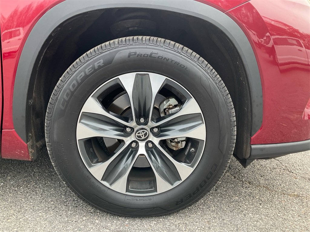 Used 2021 Toyota Highlander XLE image 10