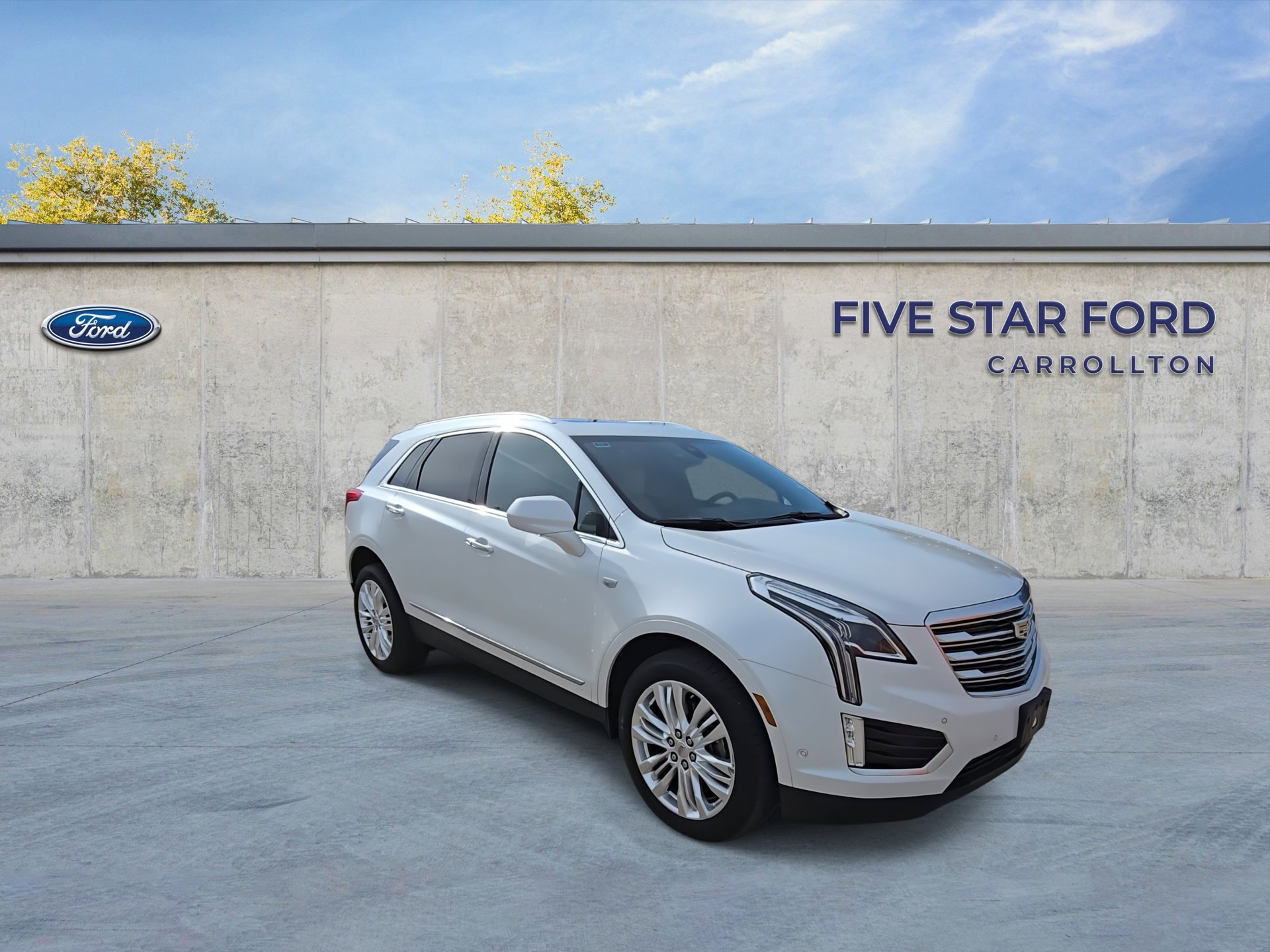 Used 2018 Cadillac XT5 Premium Luxury w/ Driver Assist Package image 2