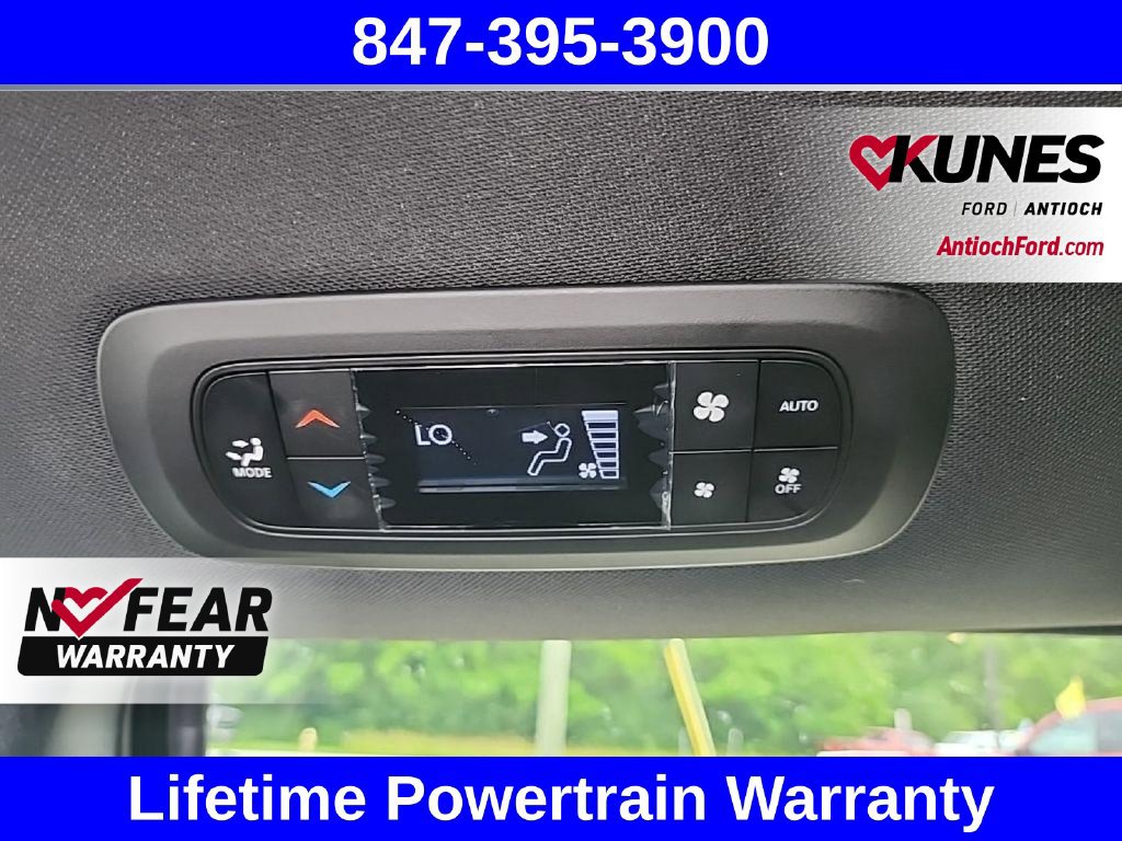Used 2025 Chrysler Pacifica Select FWD image 40