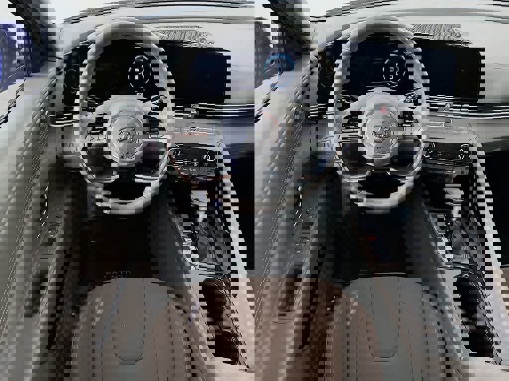 Used 2023 Hyundai Elantra SEL w/ Convenience Package image 9