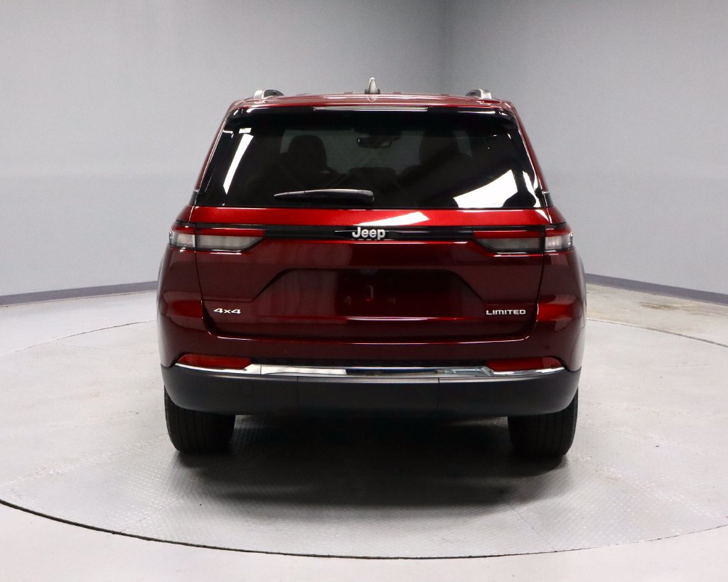 Used 2024 Jeep Grand Cherokee Limited AWD/4WD image 10