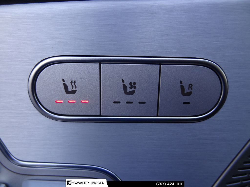 Used 2024 Mercedes-Benz GLS 450 4MATIC image 20