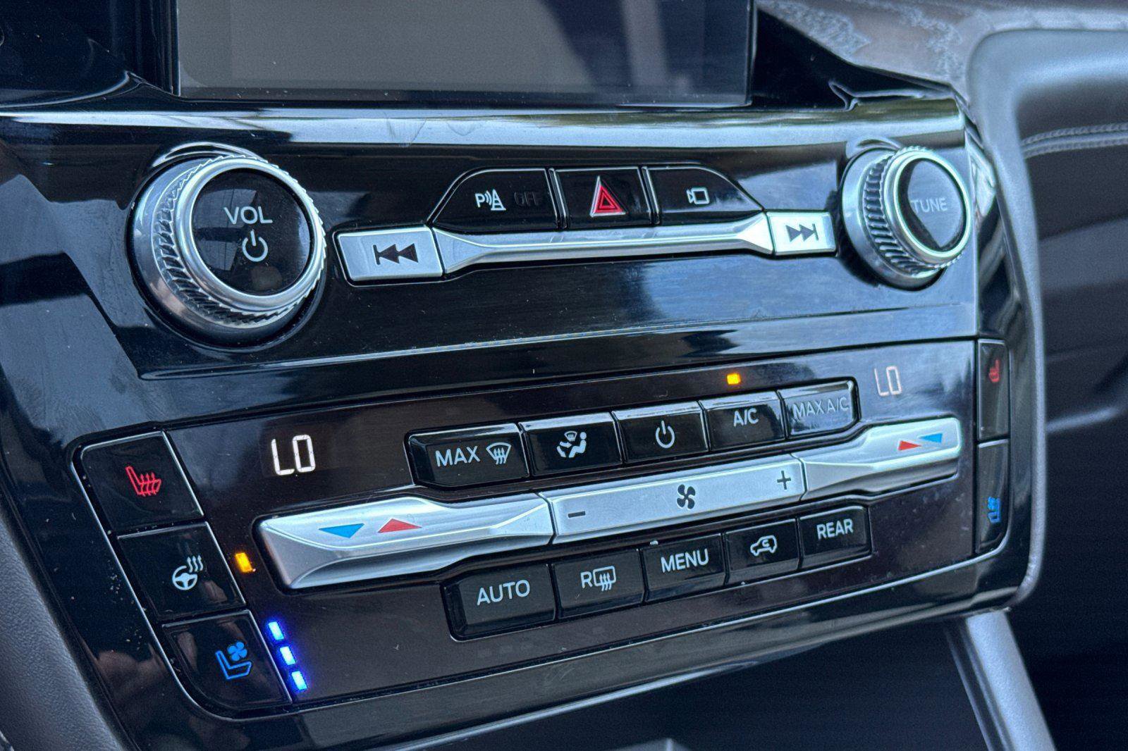 Certified 2021 Ford Explorer Platinum w/ Equipment Group 601A image 23