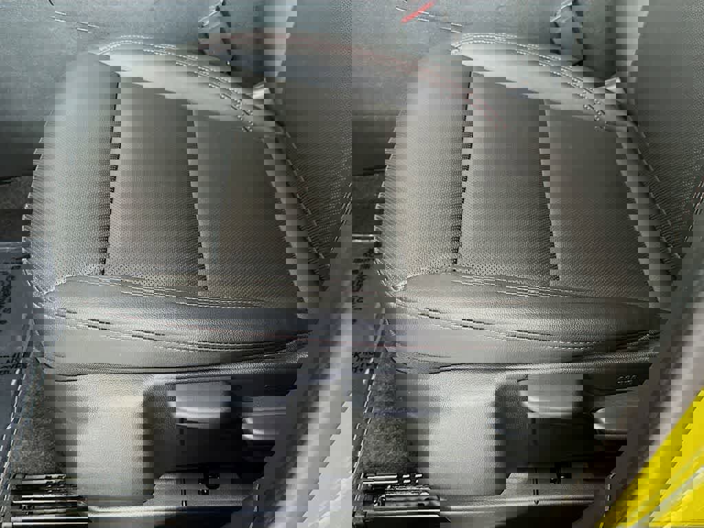 Used 2024 Chevrolet Trax RS w/ Sunroof Package image 29