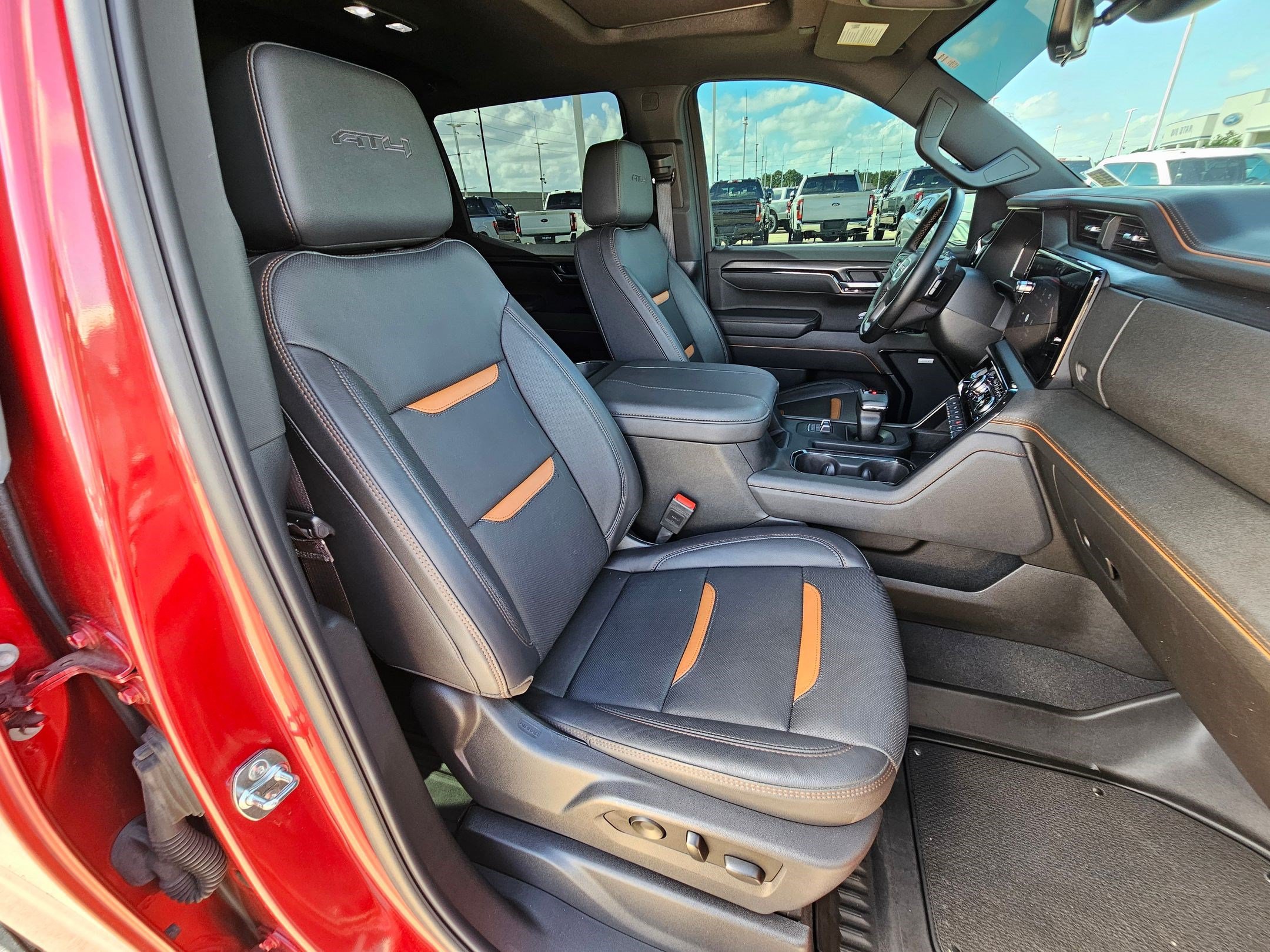 Used 2025 GMC Sierra 1500 AT4 w/ AT4 Premium Package AWD/4WD image 33