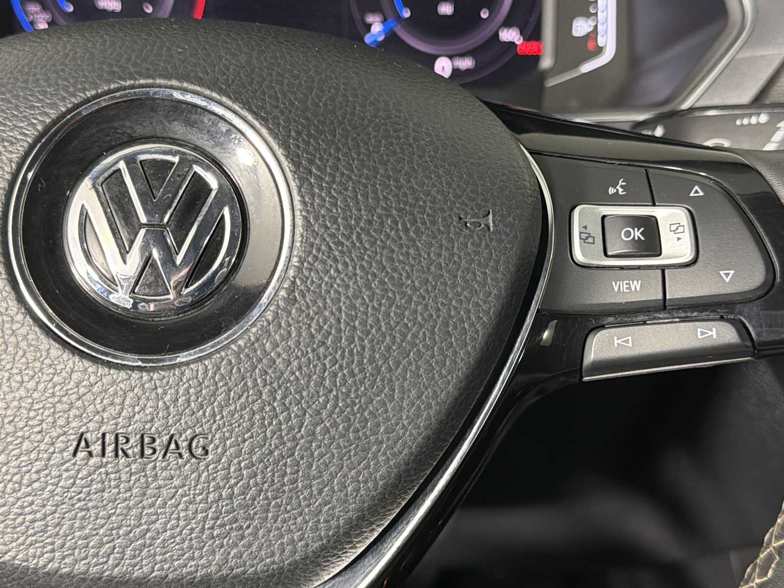 Used 2021 Volkswagen Tiguan SEL AWD/4WD image 32