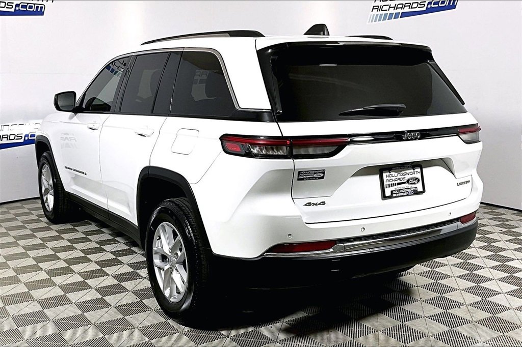 Used 2023 Jeep Grand Cherokee Laredo X image 8