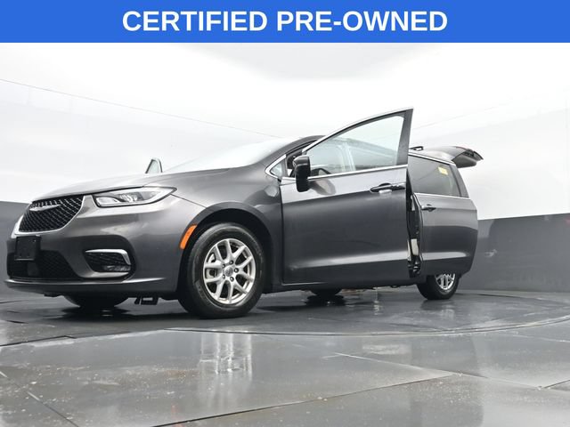 Used 2023 Chrysler Pacifica Touring-L FWD image 35