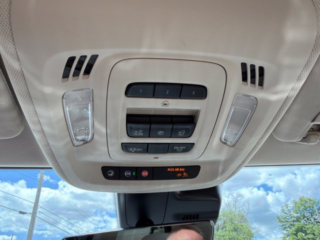 Used 2023 Buick Envision Avenir AWD/4WD image 37